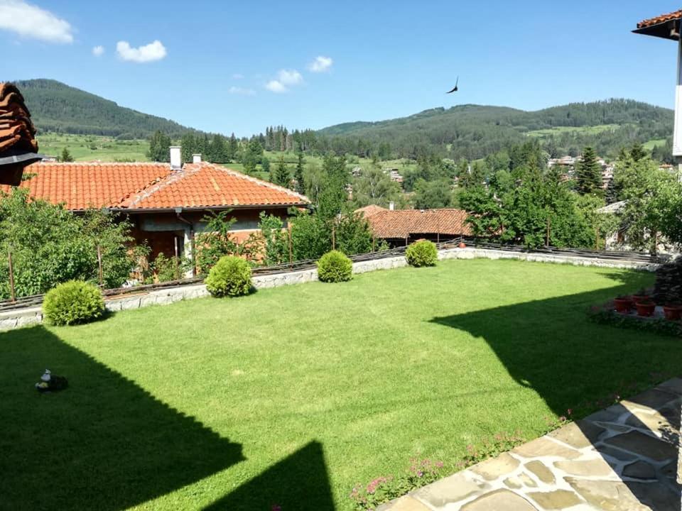 Hotel Радкината Къща Kopriwschtiza Exterior foto